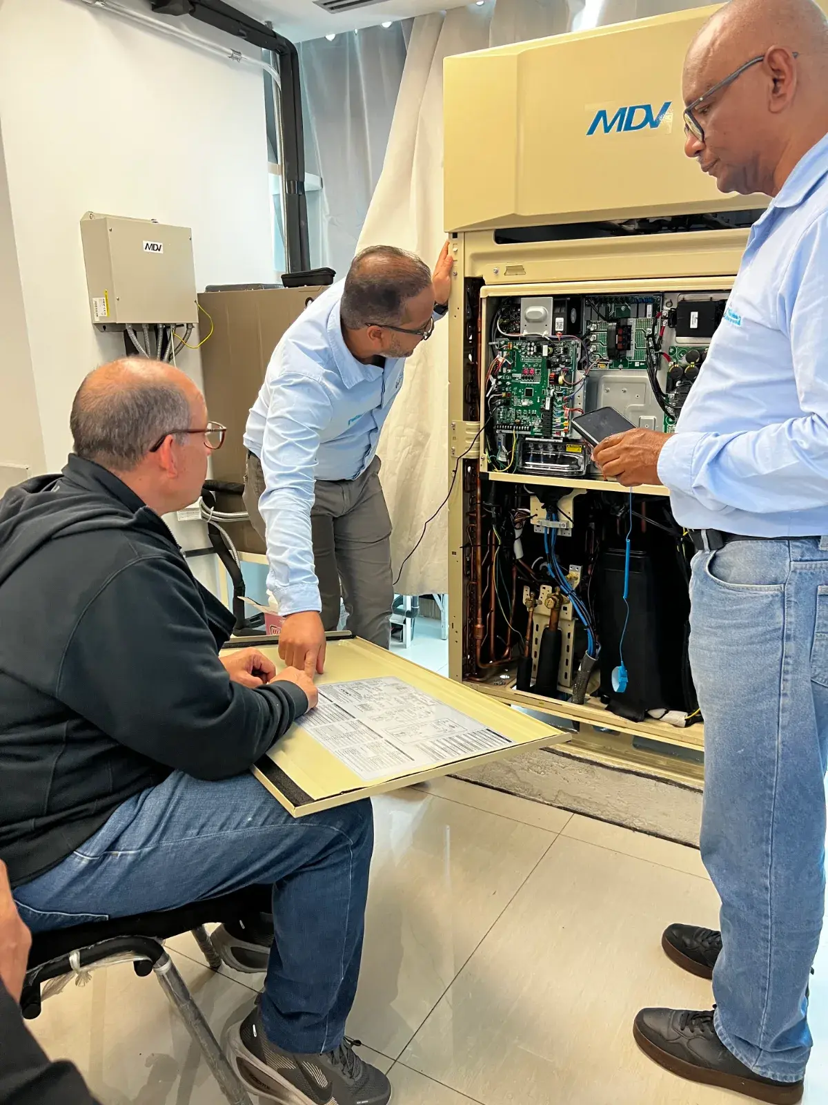 Instalación y Puesta en Marcha de Equipos Split y Compactos (Tecnología MDV)